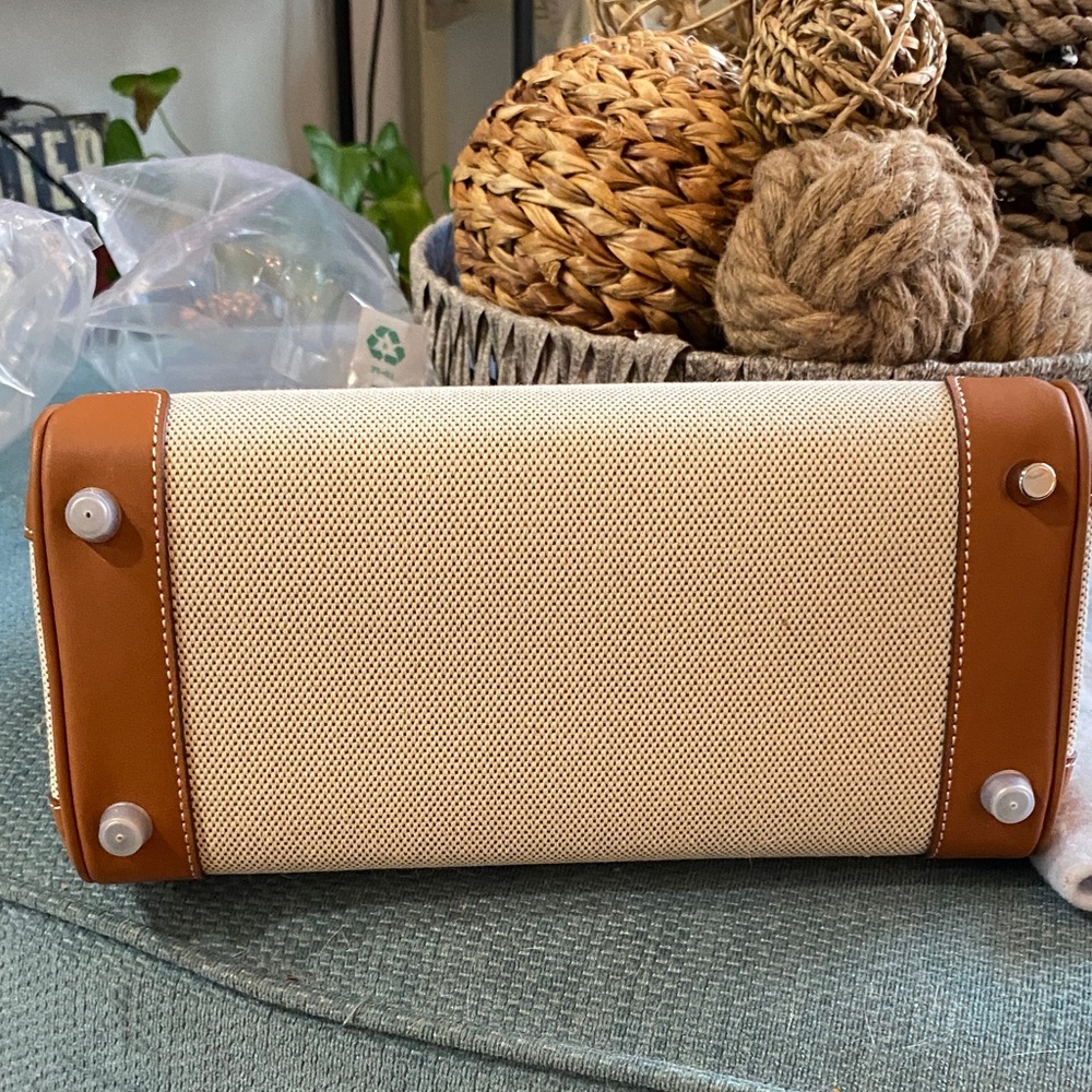 Elegant Tan and Cream Women's Handbag - Picture 5 of 7